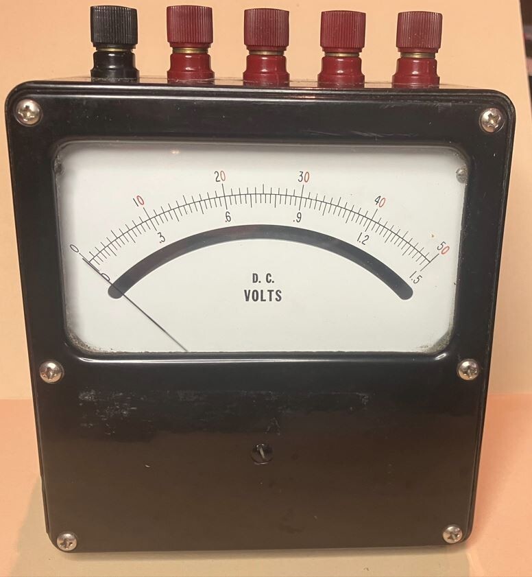 Precision Lab-Quality DC Voltmeter with Mirror Scale and Carrying Strap