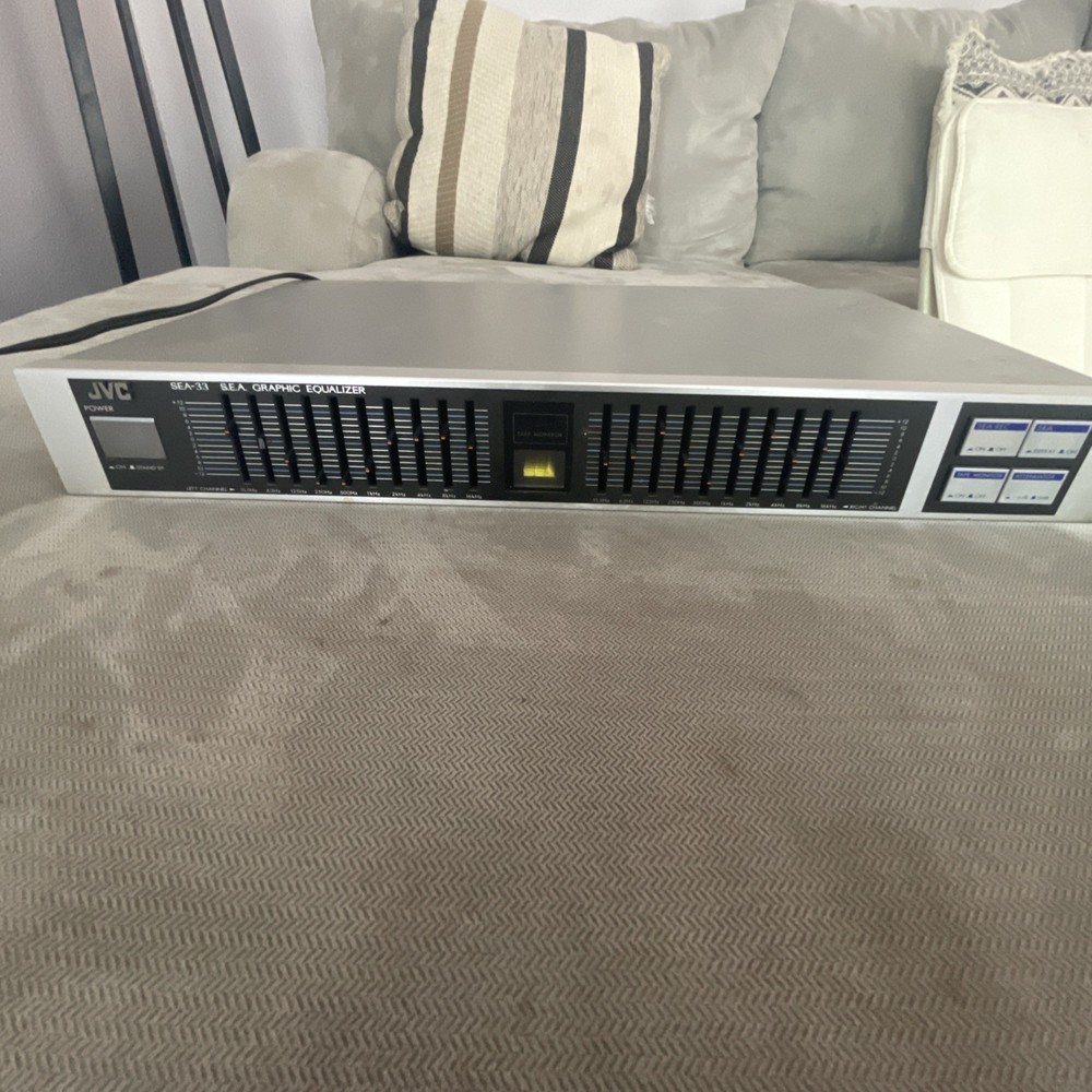 JVC SEA-33 Graphic Equalizer Lights Up Untested