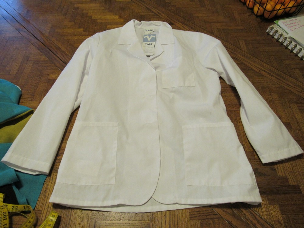 Life Uniform Class 193 Size Medium White Lab Coat