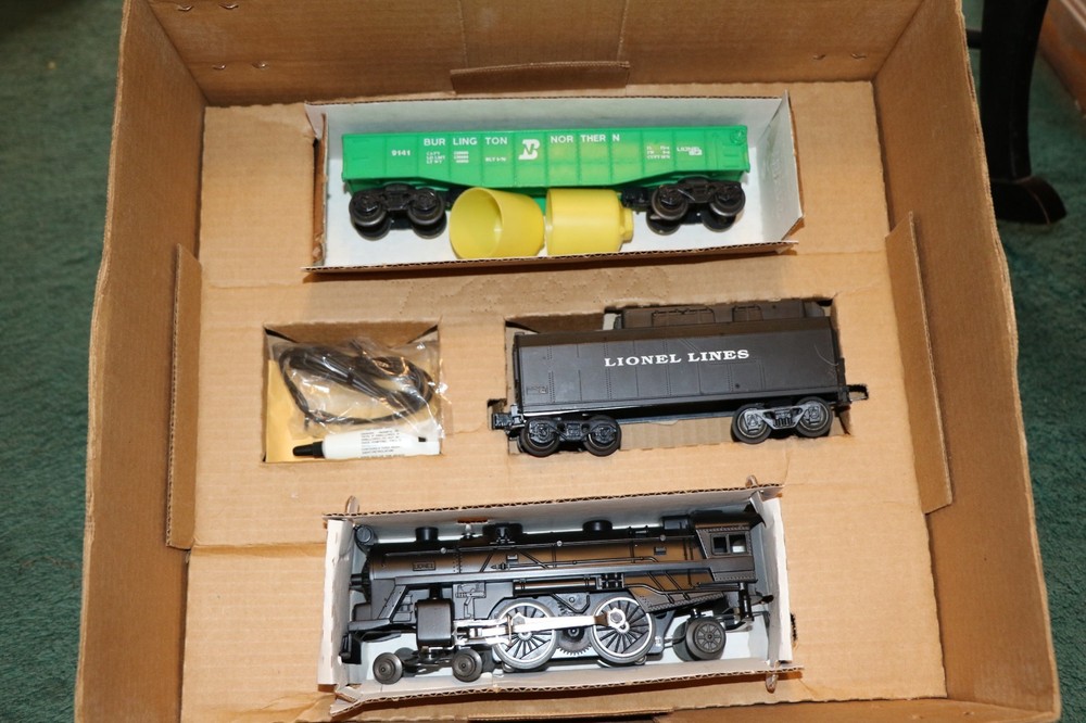 Lionel modern with set box, beautiful condition, smoke, light, forward/reversebx