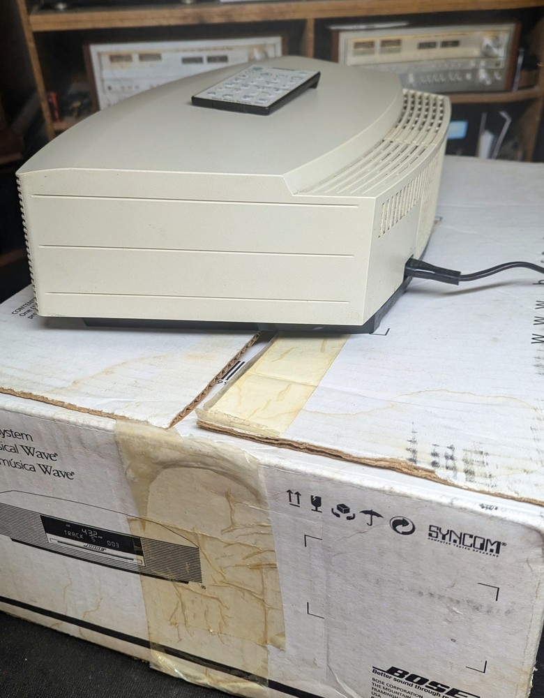 BOSE Wave Music System III with original box and remote control