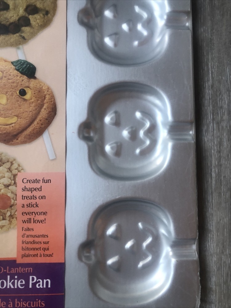 Baking-,Halloween-Wilton Jack-O-Lantern Cookie Pan 2006