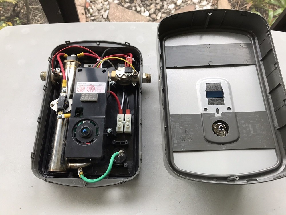 RHEEM Retex-08 Tankless Water Heater W/ FERRAZ SHAWMUNT Case circuit Breaker Enc