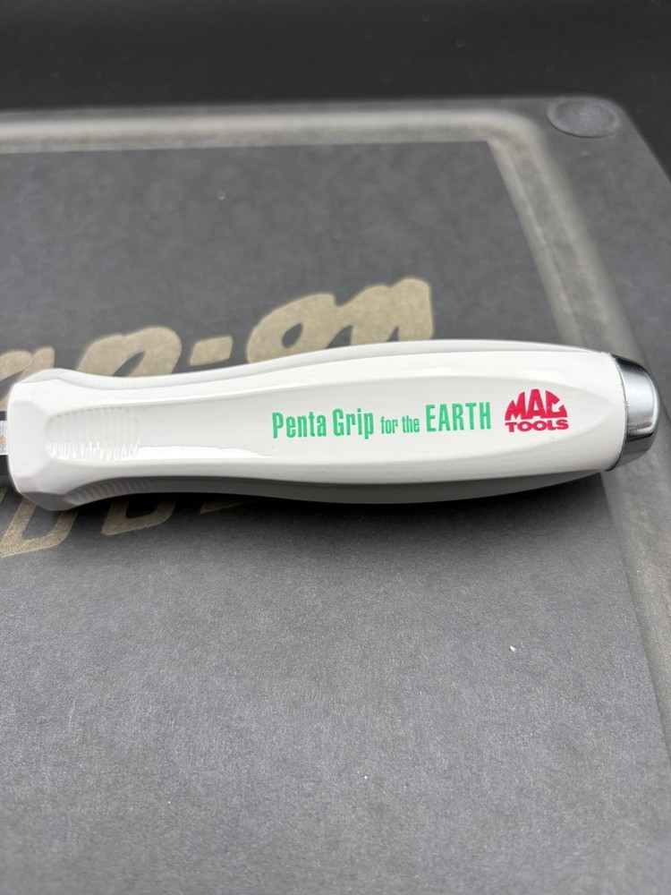 Mac Tools 2022 Striking Flat Screwdriver 2 Set Penta Grip White Hard Handle