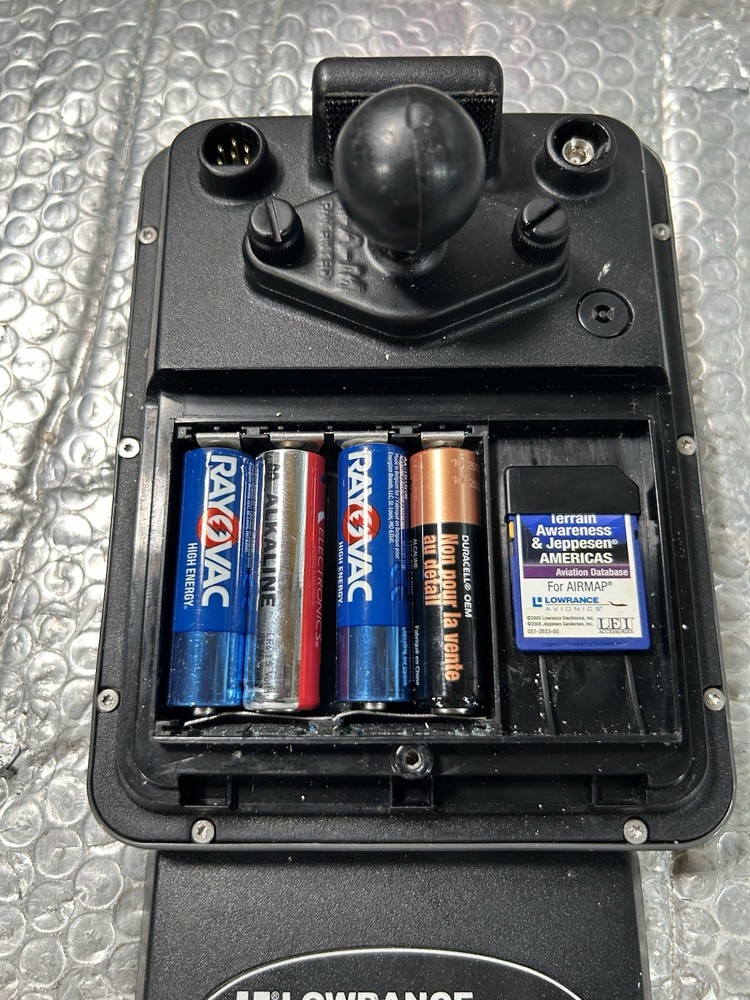 Lowrance Avionics AIRMAP 2000c GPS - READ