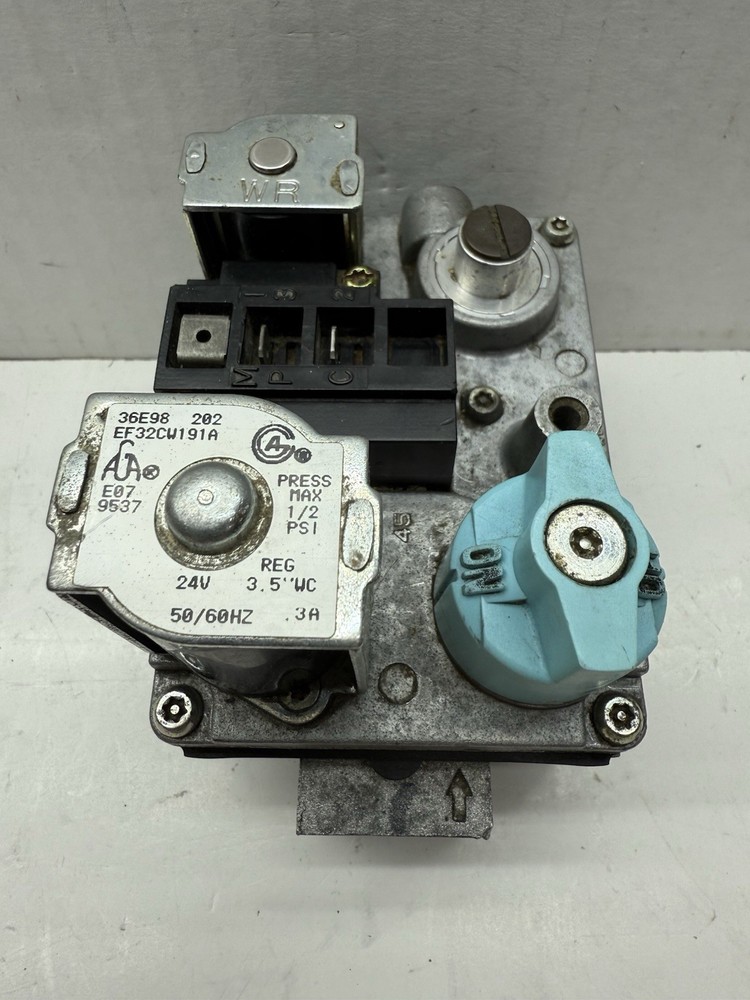 White Rodgers 36E98 202 HVAC Furnace Gas Valve Carrier EF32CW191A