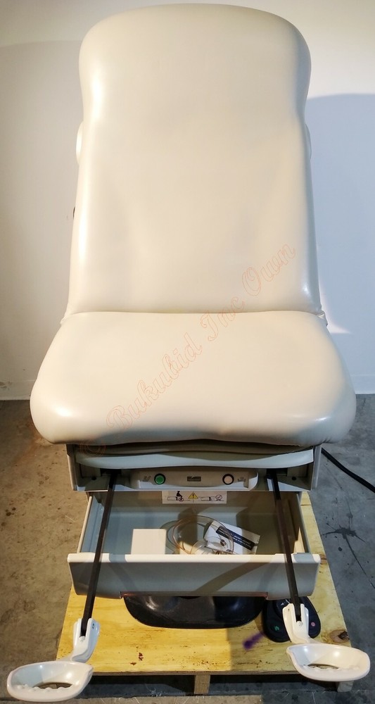 Midmark 623-008 Barrier Free Power Exam Table with Footswitch & Hand Controller