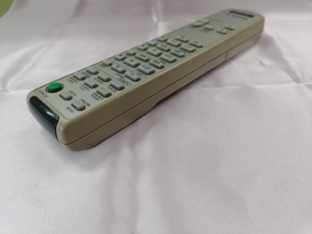 PECNF S0NY Sony Audio Remote Control RM-SE 717