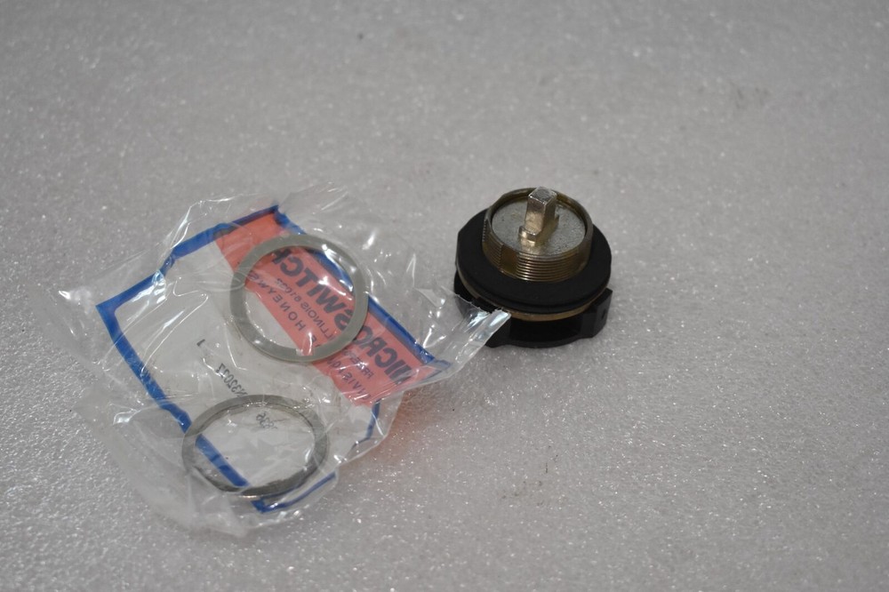 HONEYWELL MICROSWITCH PTSHA201 SELECTOR SWITCH, 3 POS, SPRING RETURN