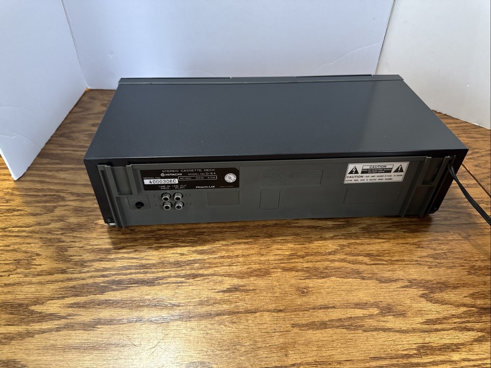 Hitachi - D-E4 Cassette Deck -tested Cleaned Belts Replaced.