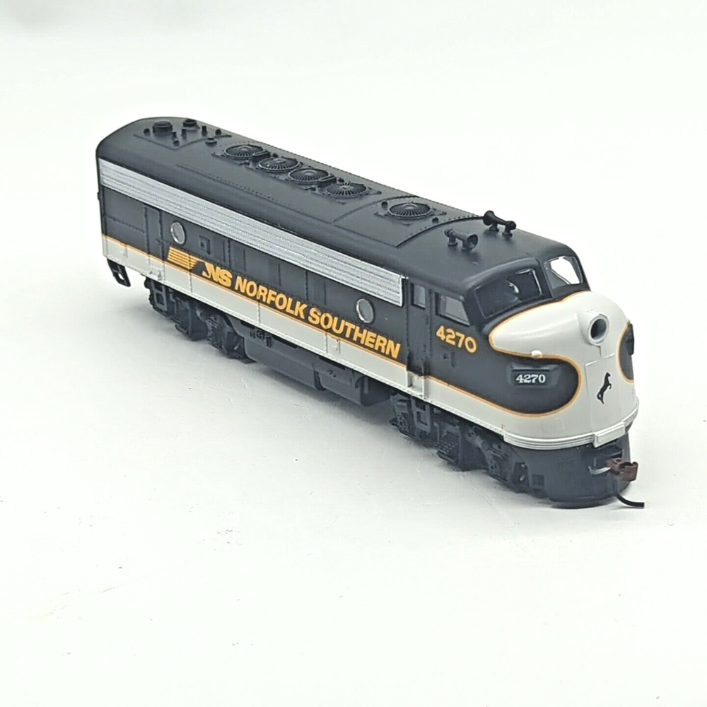 HO Norfolk Southern NS Warbonnet Train Set Athearn