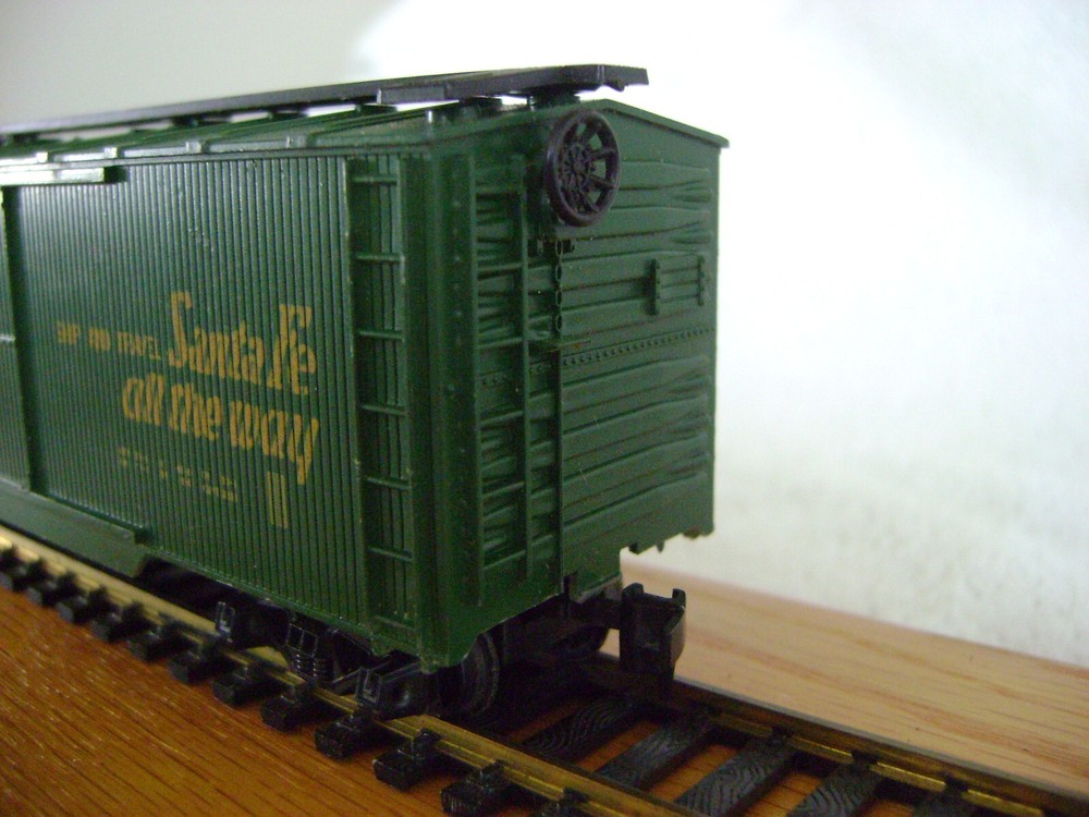 AHM HO scale ATSF 40' Box Car #67382