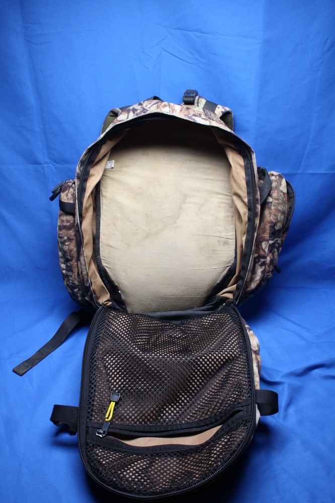 Badlands Backpack Hunting Day Pack Bow belt hunting pack (Model Unknown)