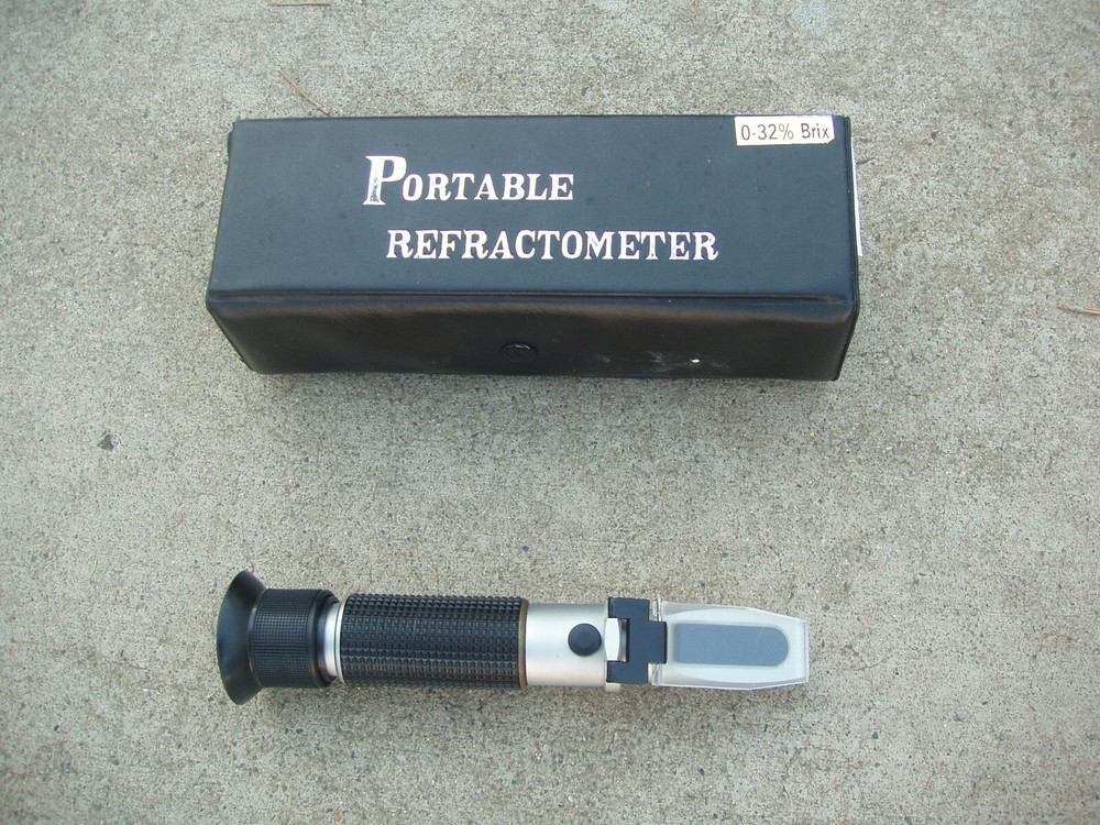 Brix portable refractometer Handheld Uses Ambient Light Manual Focus