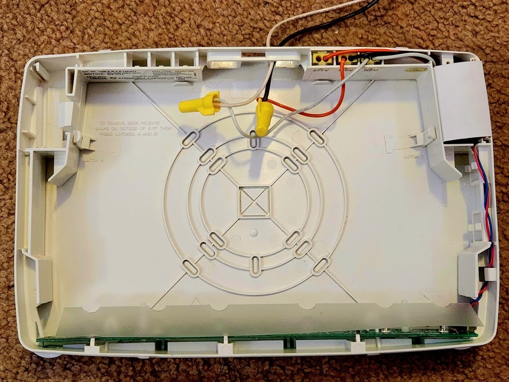 LITHONIA LIGHTING LED GREEN EXIT SIGN LIGHT (SINGLE SIDED)