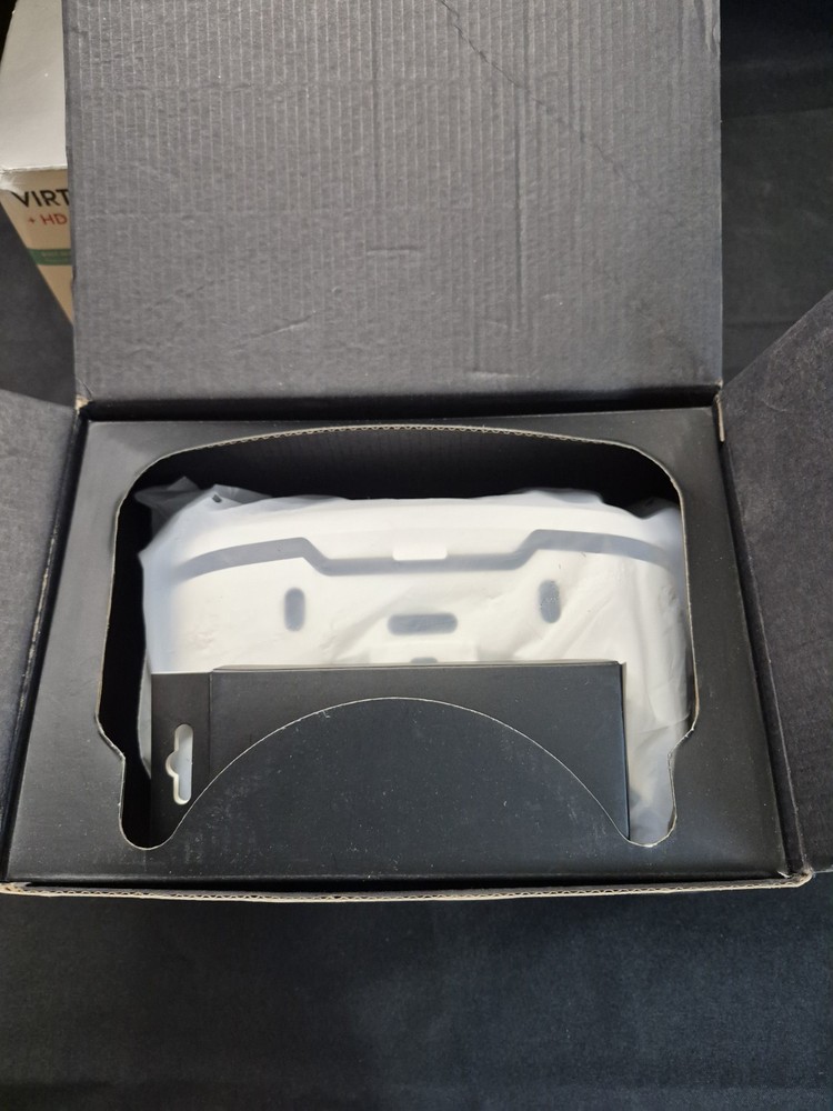 Utopia 360 Virtual Reality 3D Headset + Bluetooth Controller New In Box