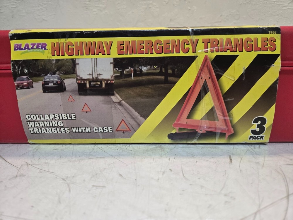 Blazer International Highway Emergency Triangles 7500 3-Pack 007739400