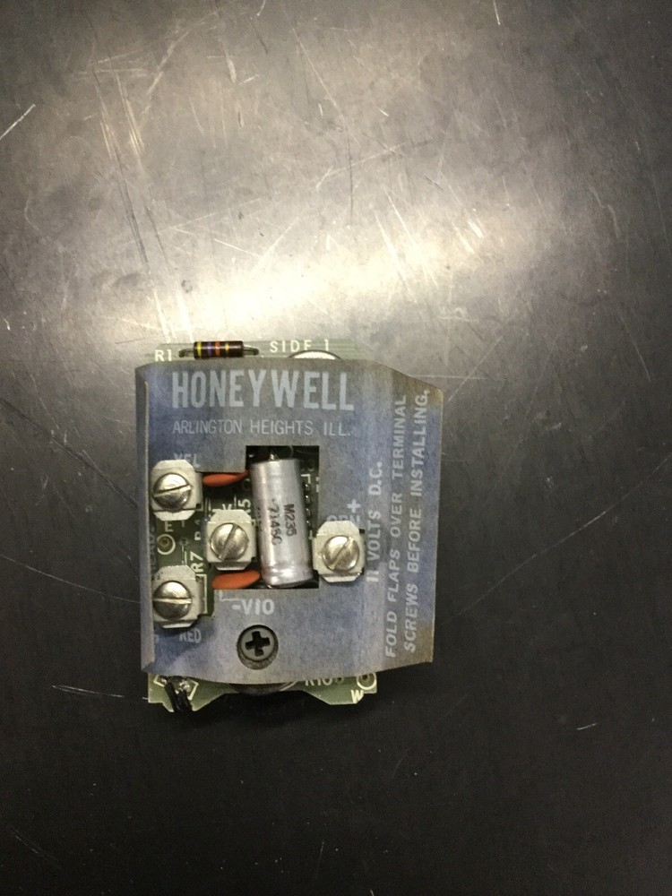 NEW, HONEYWELL, T7500A-1003, ELECTRONIC TEMPERATURE CONTROLLER, (18B-3)