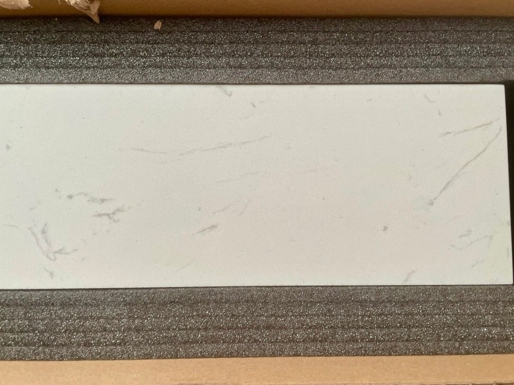 Eqloo 21 in Engineered Stone Vanity Sidesplash White w/Grey Veins