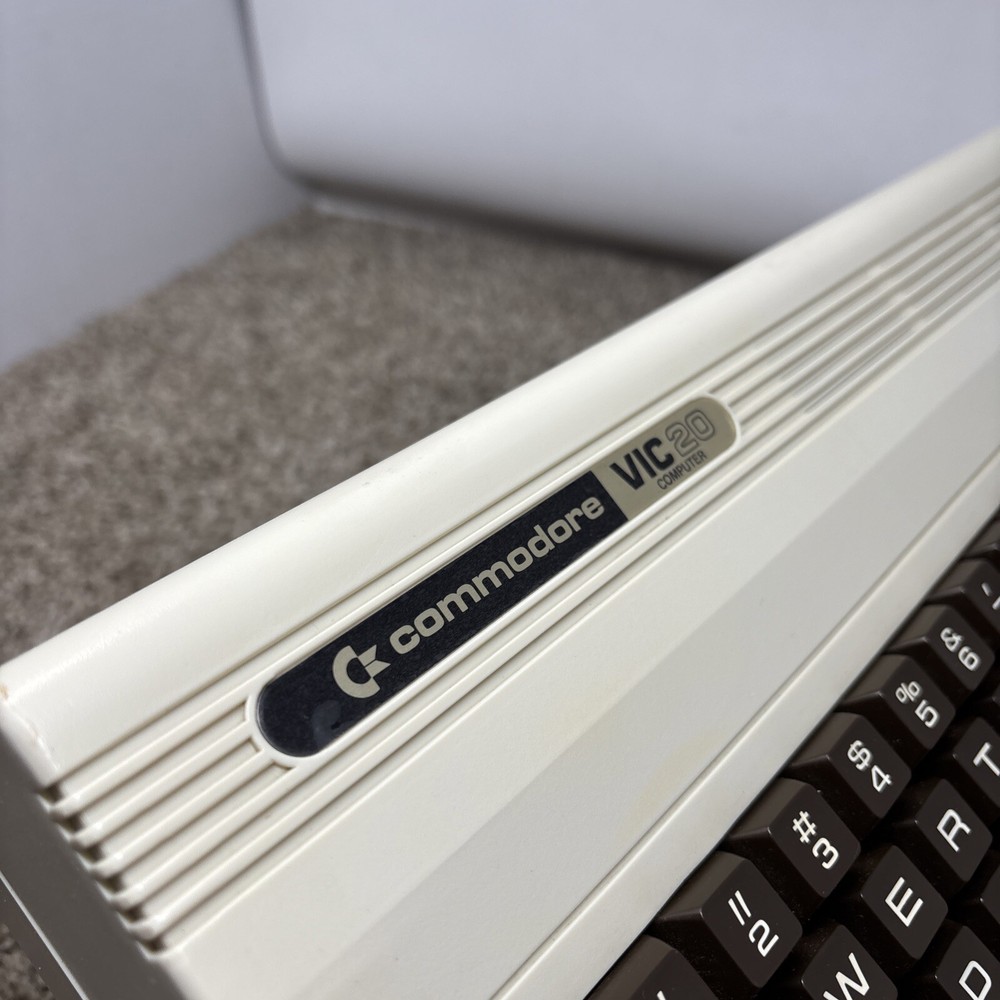 Commodore Vic-20 Computer - w/ PET Keys - Works Great No Cables