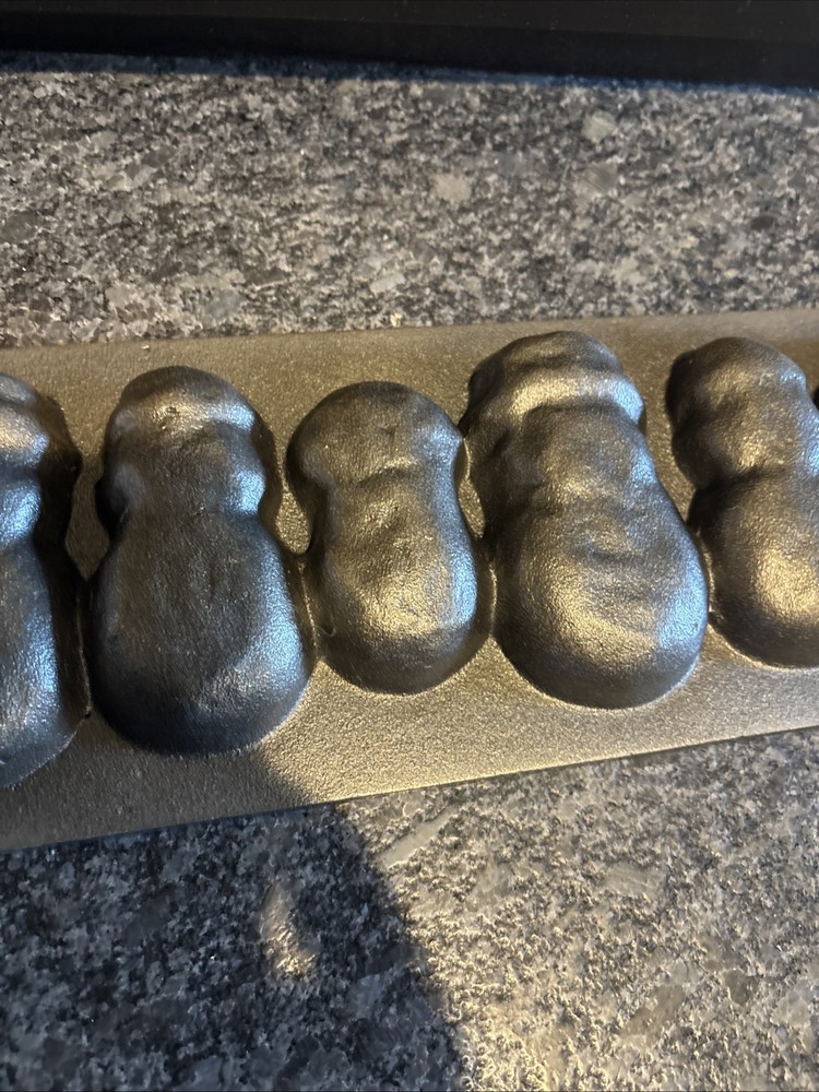 Cast Iron Snowmen Baking Pan