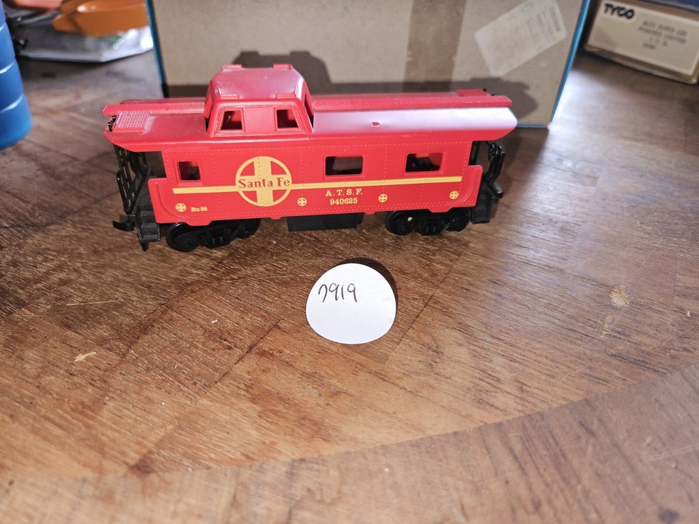 ATSF 920645 RED CABOOSE, EXCELLENT CONDITION