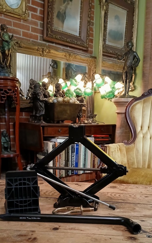 2004 S TYPE JAGUAR EMERGENCY (4) PIECE SPARE JACK TOOL KIT