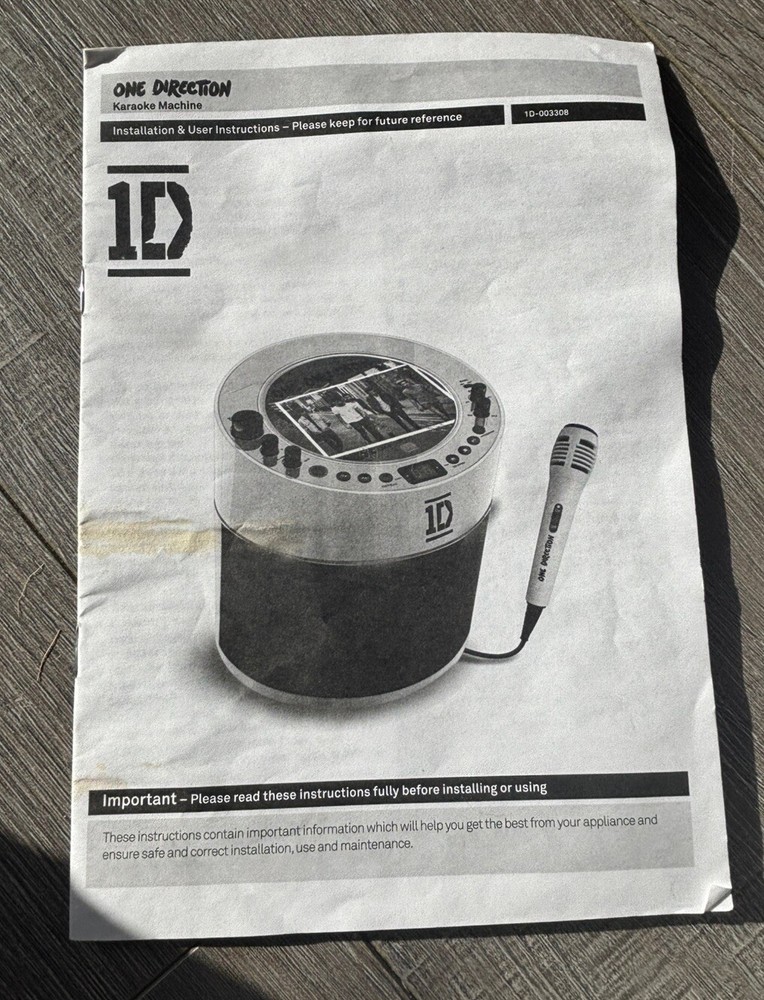 ONE DIRECTION Karaoke Machine With Microphone. NOT TESTED READ DESCENDANTS.