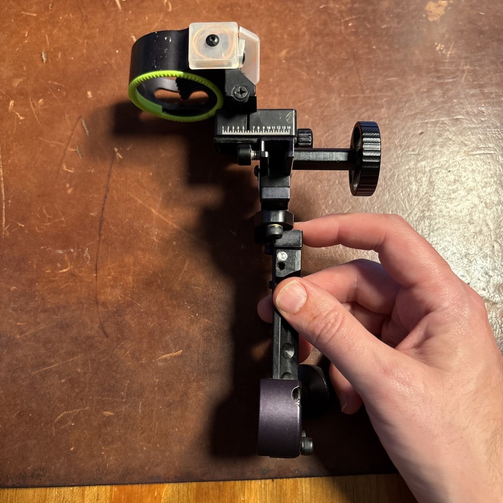 Black Gold Pro Hunter Dial Micro Adjust Dovetail 5 Pin Bow Sight