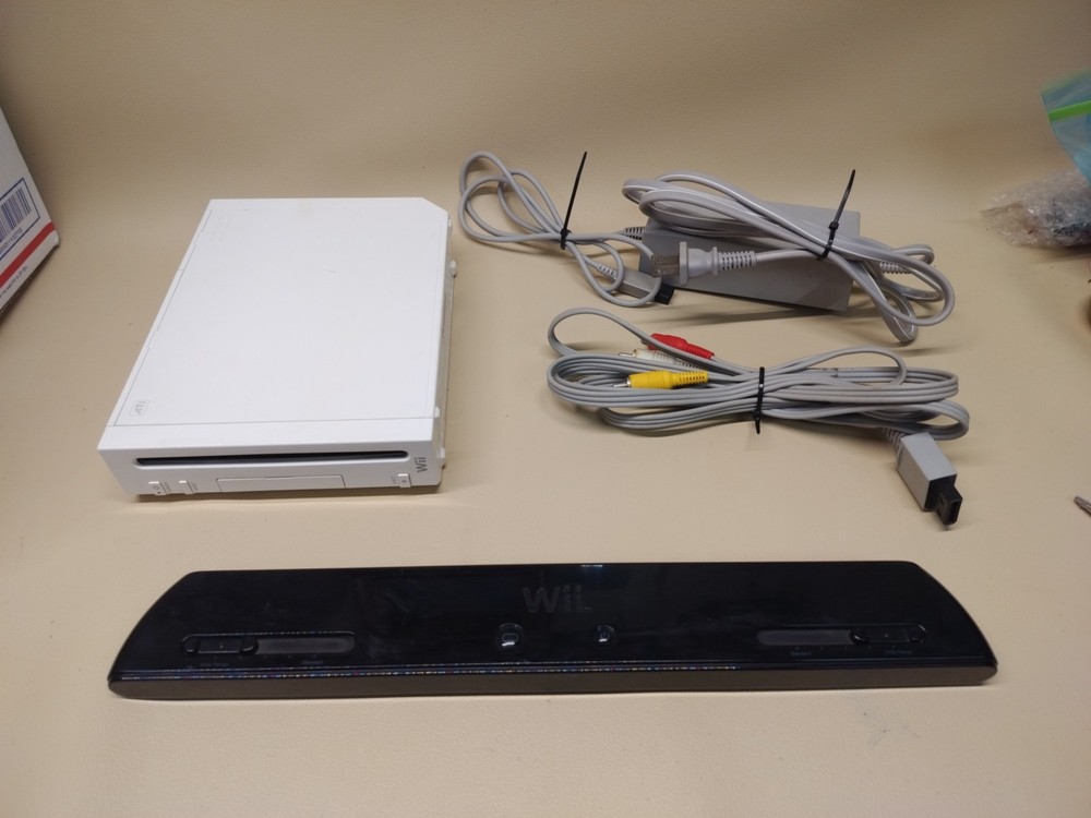 Nintendo Wii Console w/ Accessories- White Not Tested
