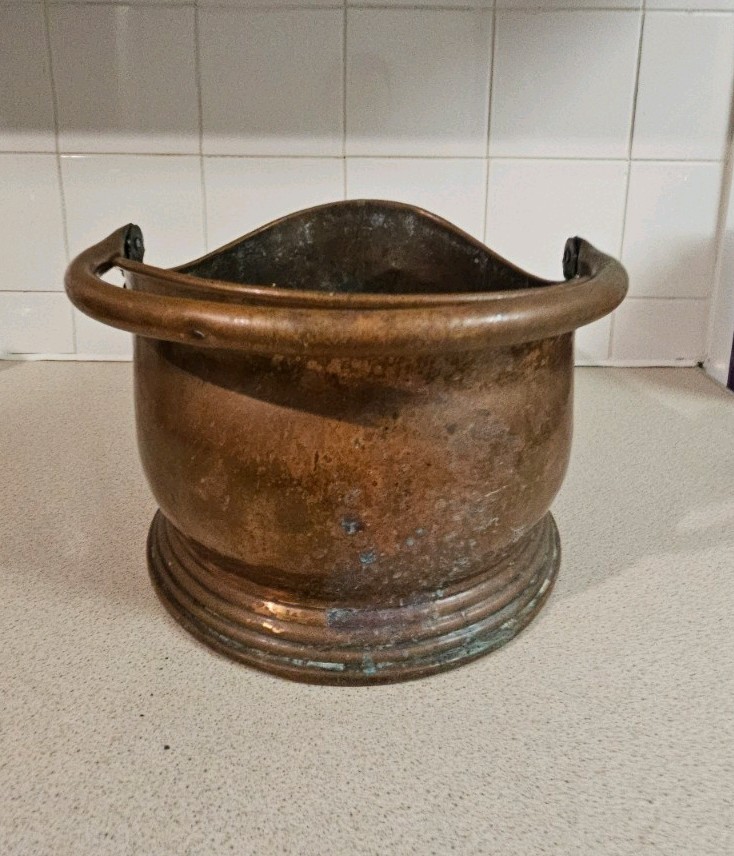 A stunning quality Large Antique Copper Coal Scuttle,Fireside.