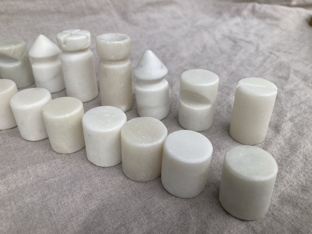 Solid Marble Chess Set Cylinder Shaped Black & White Pieces