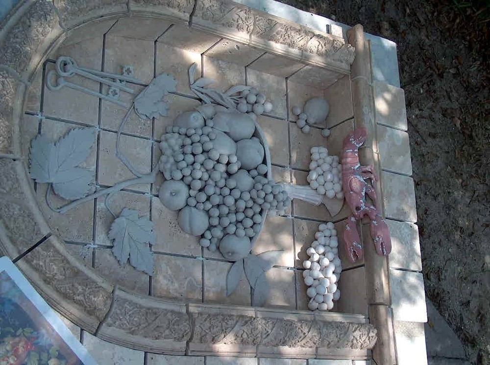Custom Tuscan Fruit Bowl Backsplash – Hand Sculpted Stoneware Kitchen niche'
