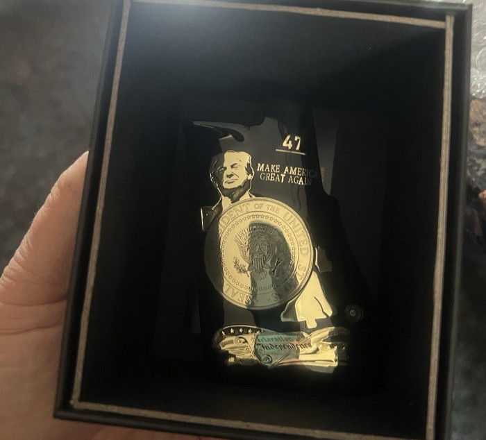 Desert Eagle Grip Trump Gold