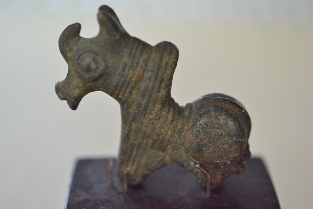 Ancient Luristan bronze Zebu figure