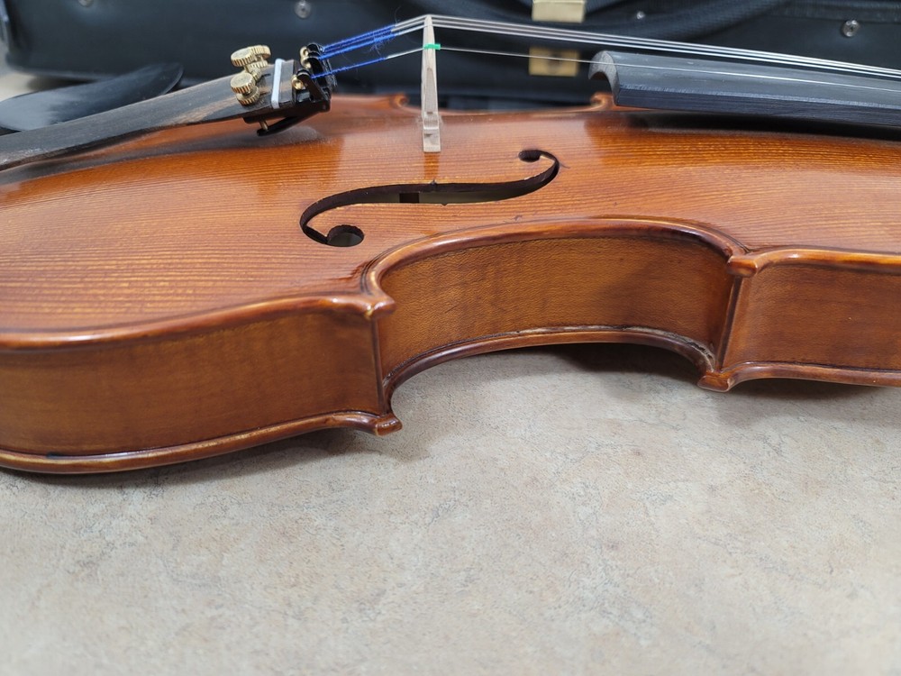 Gotthardt VSF by Stravari 4/4 Violin with Case