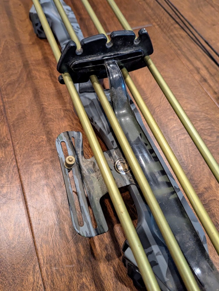 SILVERHAWK Compound Bow & Hunter Arrows Camo