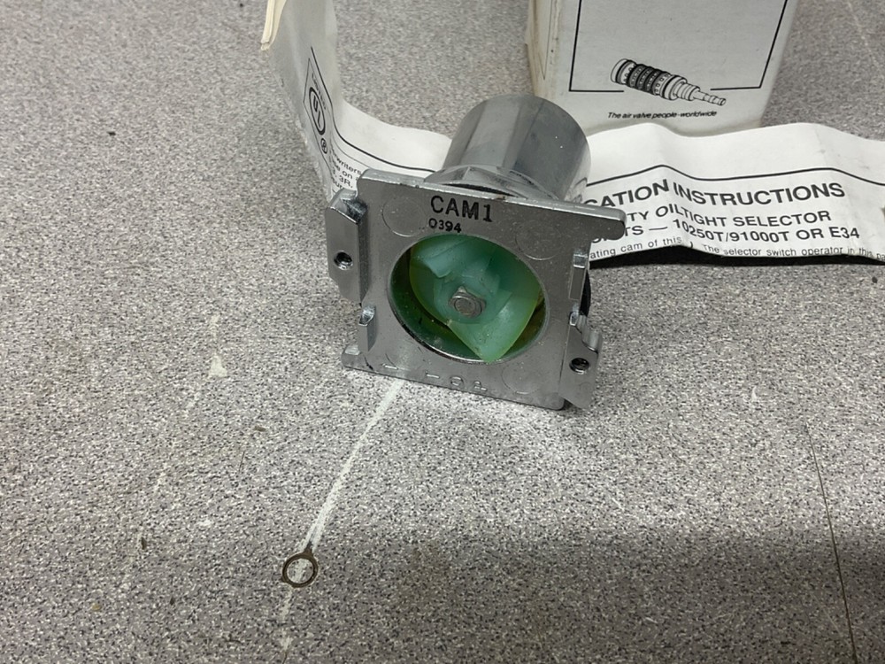 NEW Numatics 212-229 Keyed / Locking Selector Switch; 2 Position