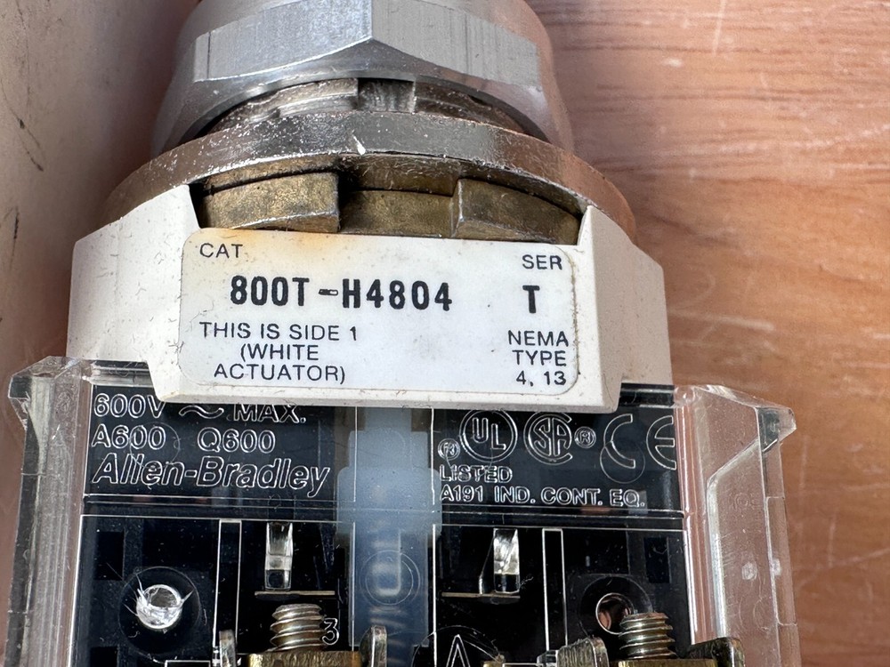 AB 800T-H4804D1 Selector Switch - NOTE WHAT IS INCLUDED