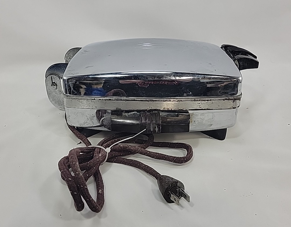 Toastmaster Waffle Iron Maker Model 2D3 Chrome