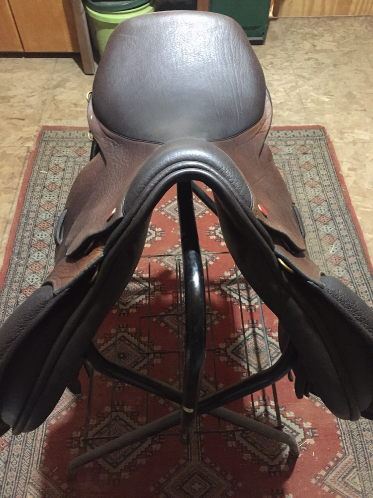 Lemke SDL custom made jump saddle