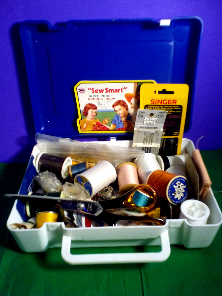 Miscellaneous Sewing Box Vintage Threads & Notions