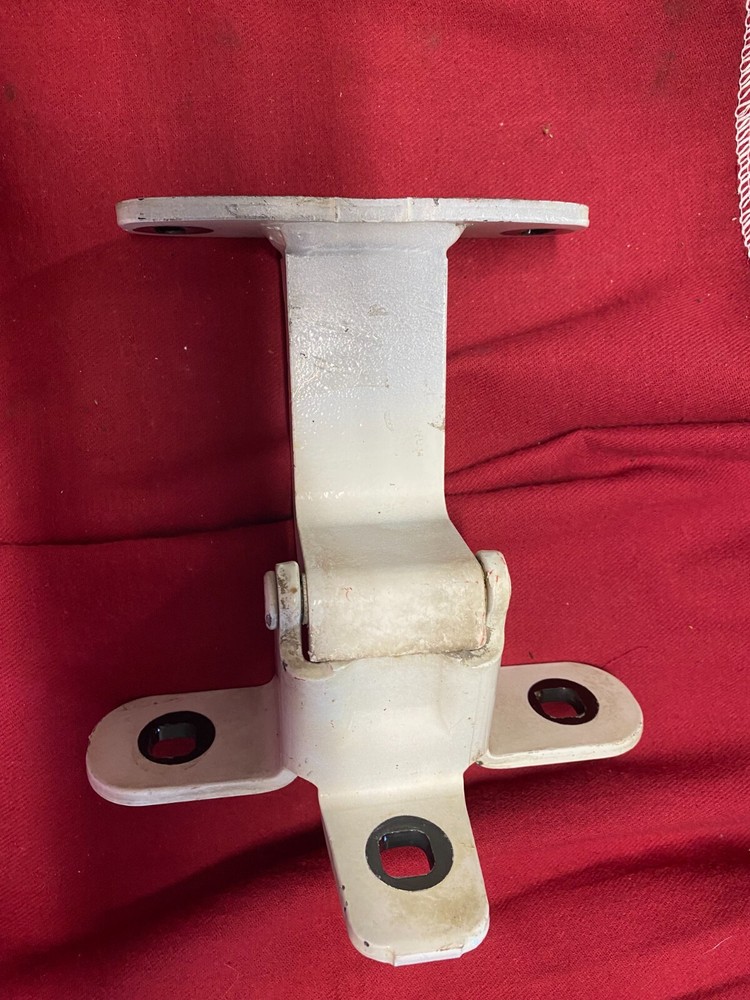 FREIGHTLINER CASCADIA DOOR HINGE LOWER, BOTTOM