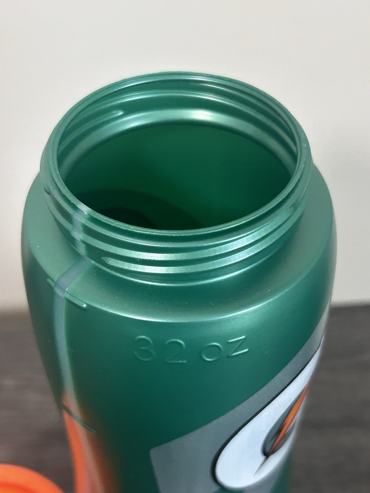 Gatorade Squeeze 32oz Training Bottle Brand New