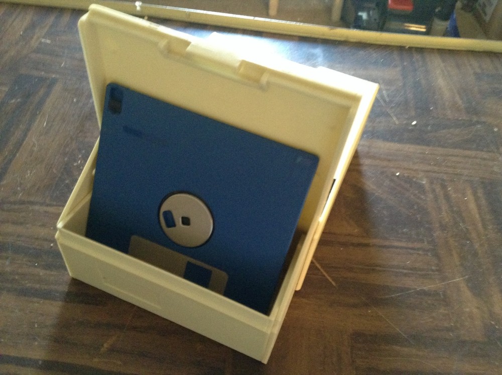 Hard computer dusk storage holder