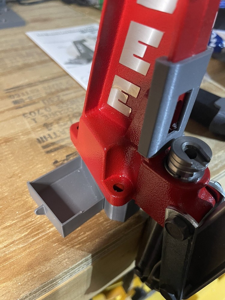 LEE Precision Single Stage Classic Cast Press Primer Catcher Kit - Reloading RED