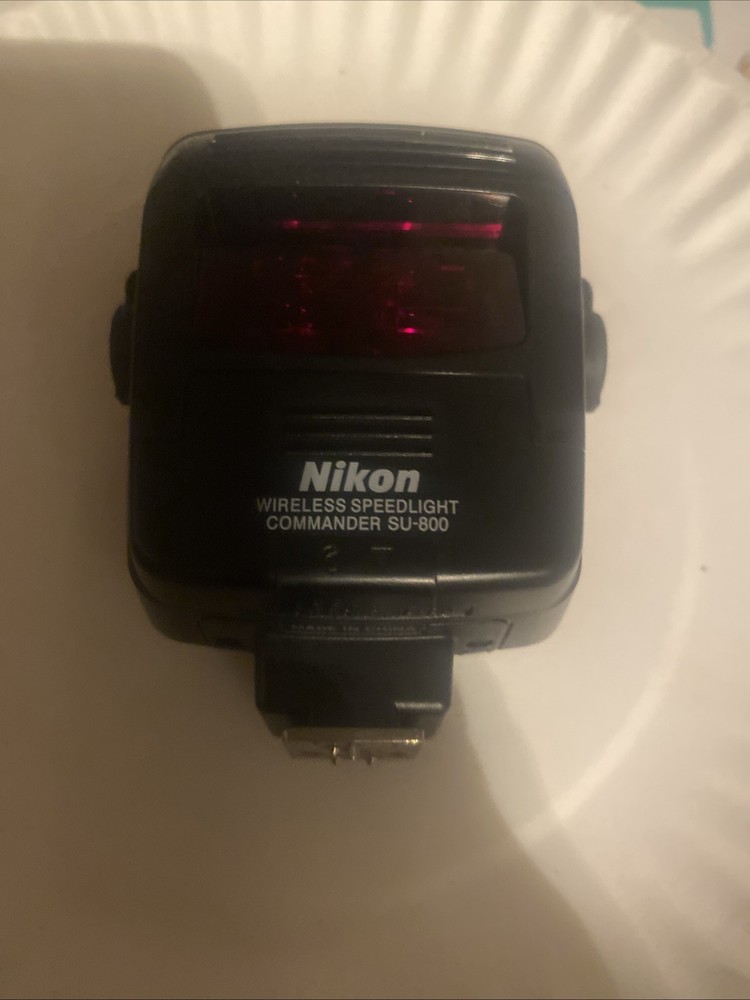 Nikon Wireless Speedlight Commander SU-800 Flash With Case . Excellent Shape