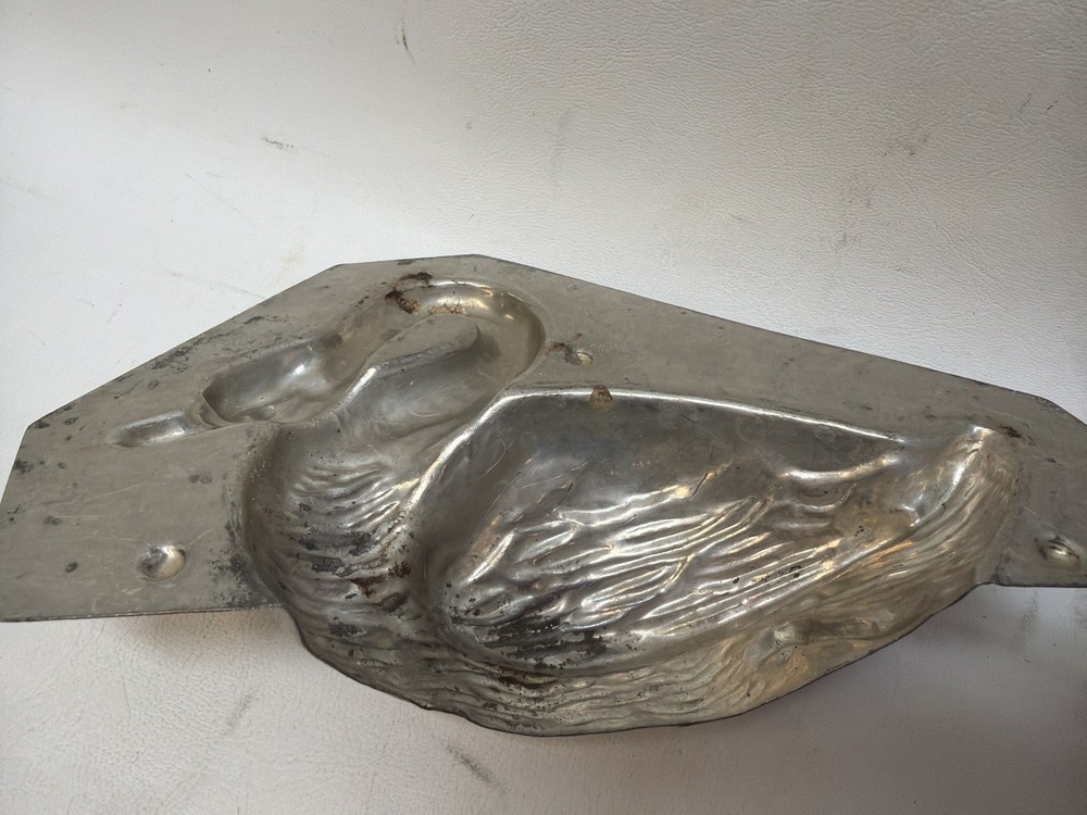 VINTAGE CHOCOLATE MOLD SWAN