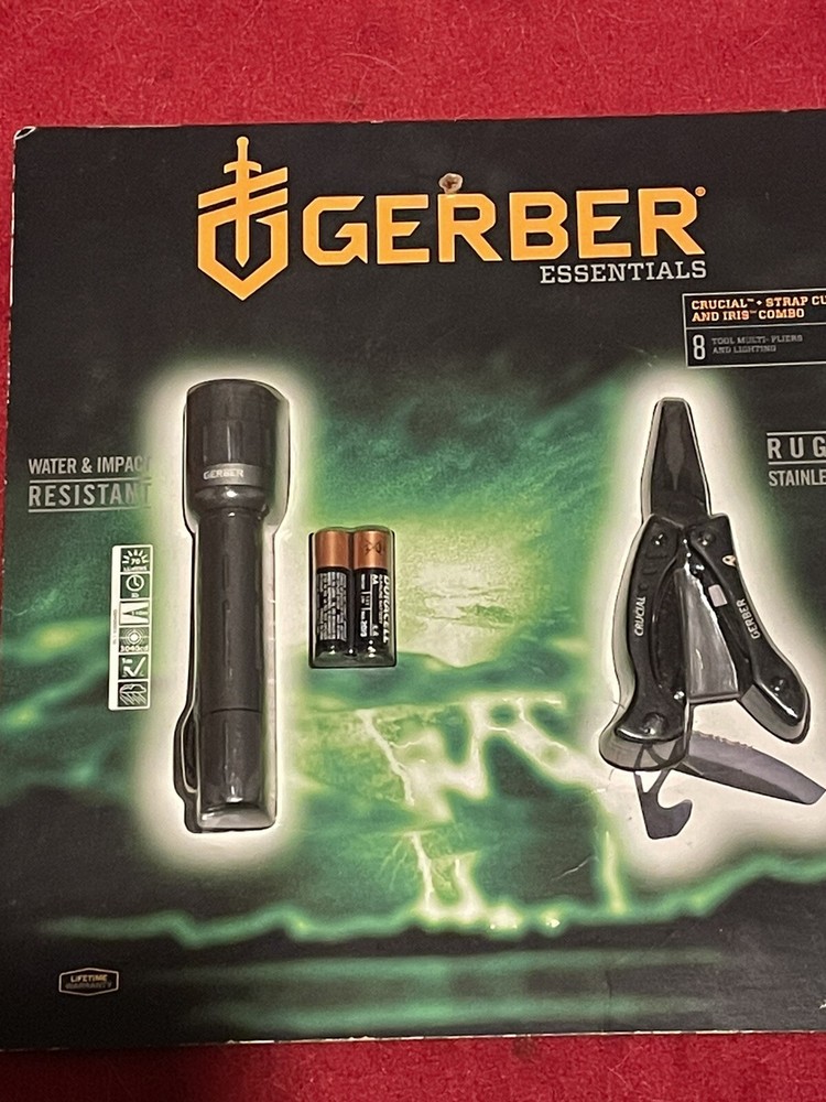 gerber essentail multitool and flashlight