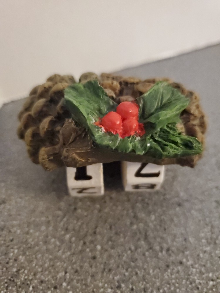 Christmas date Count Down- Pine Cone